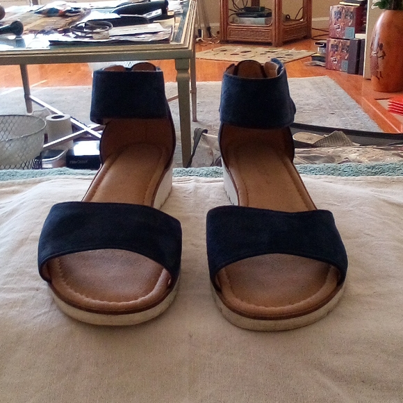 Sandals - Picture 3 of 6